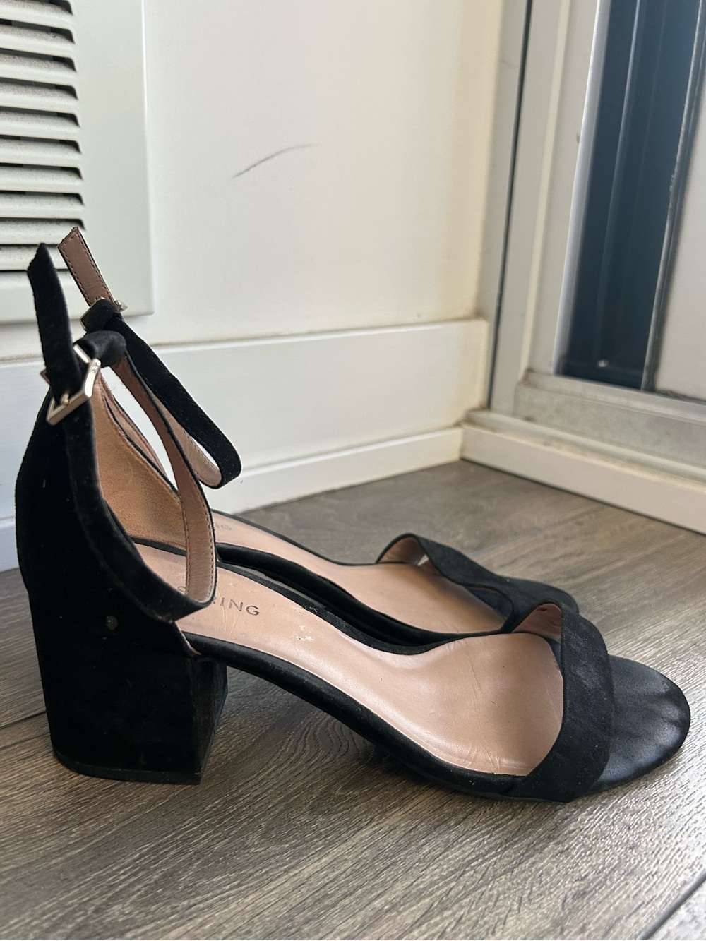 Call it Spring sandals - Picture 2 of 4